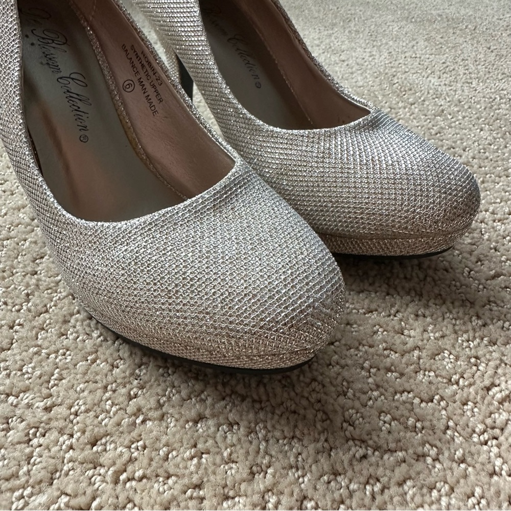 Gold High Heels, Sparkle, De Blossom Collection, Like New, Size 6, Wedding Heels